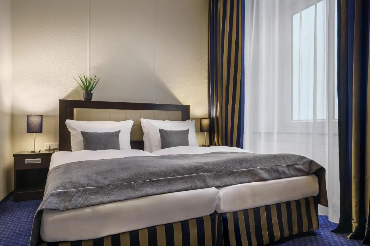 ***  Hotel Continental Hamburg Hauptbahnhof Almanya