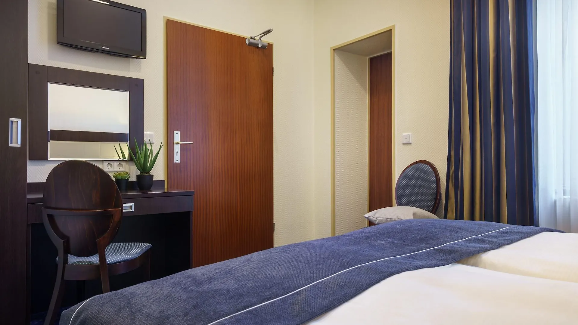 ***  Hotel Continental Hamburg Hauptbahnhof Germany