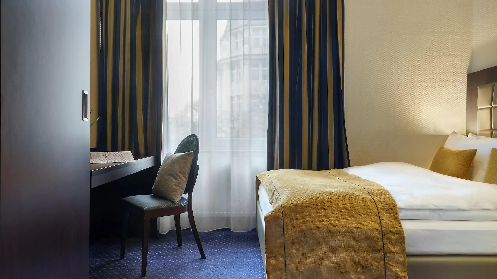 Hotel Continental Hamburg Hauptbahnhof 3*,